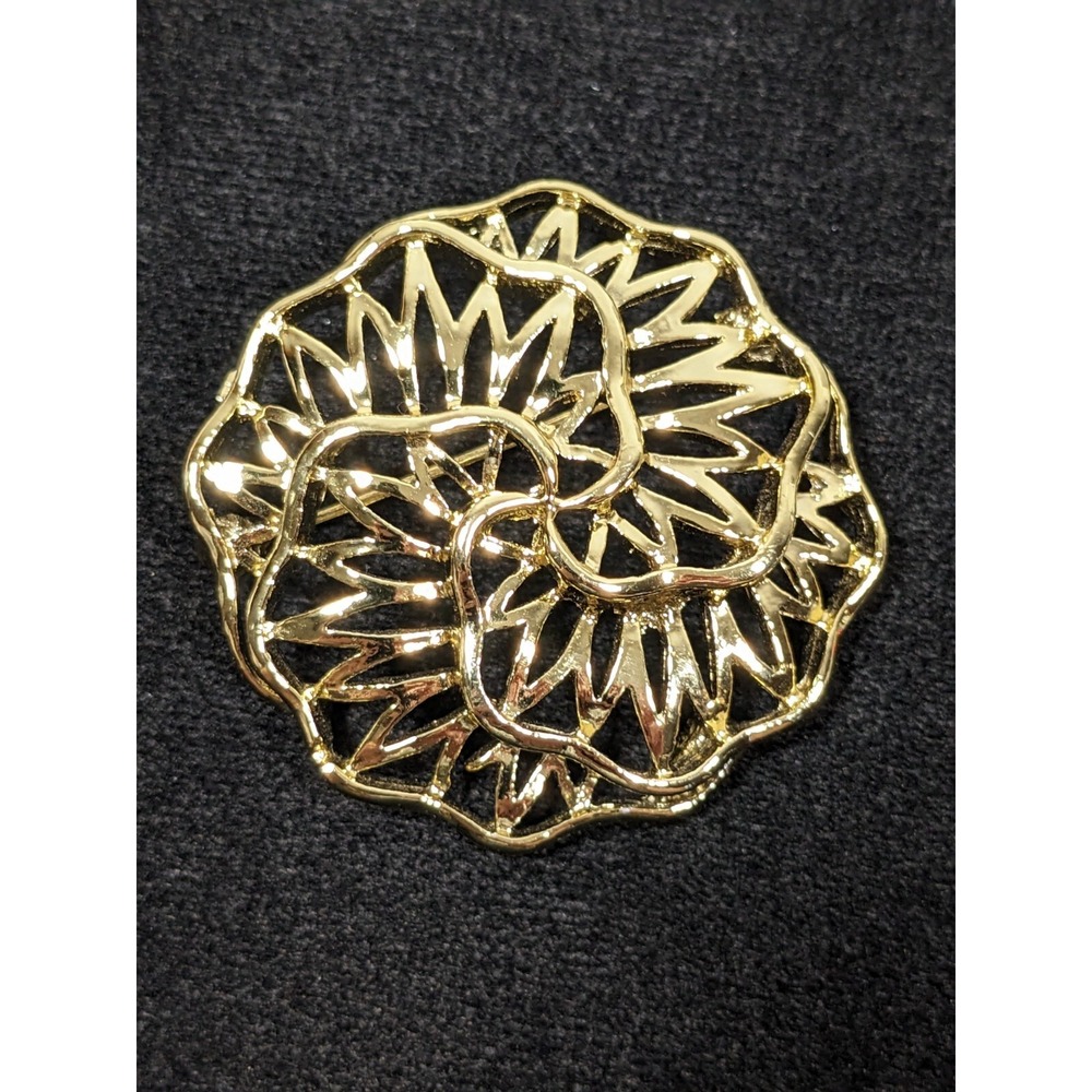 Vintage Gold Tone Open Work Round Flower Pin Brooch